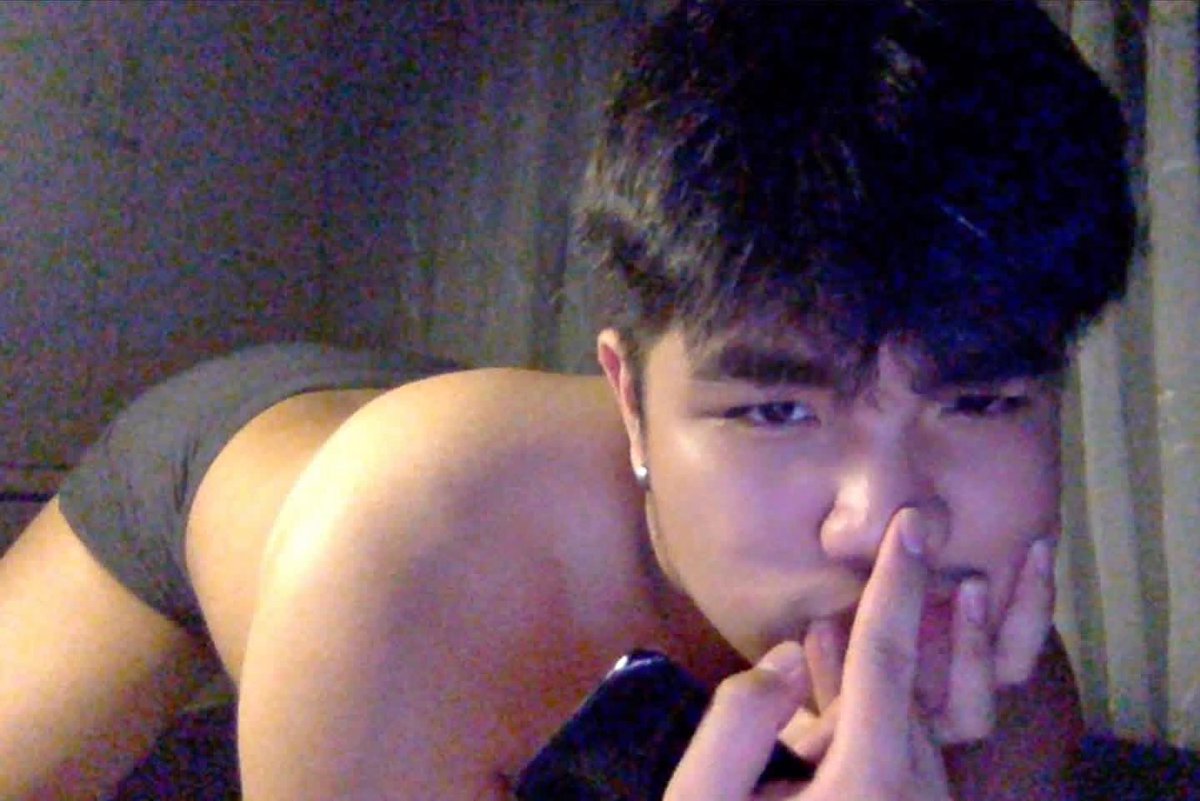 pharmatthew's tweet photo. kiss me ꕤ｡˚⋆ https://t.co/gdiLBJroCc