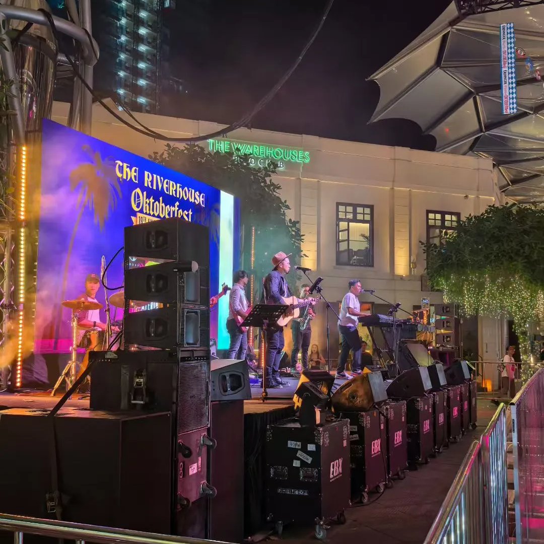 Cherry_ccccl's tweet photo. Neon nightscapes perfect for a gentle buzz. https://t.co/vmq5fgea6x