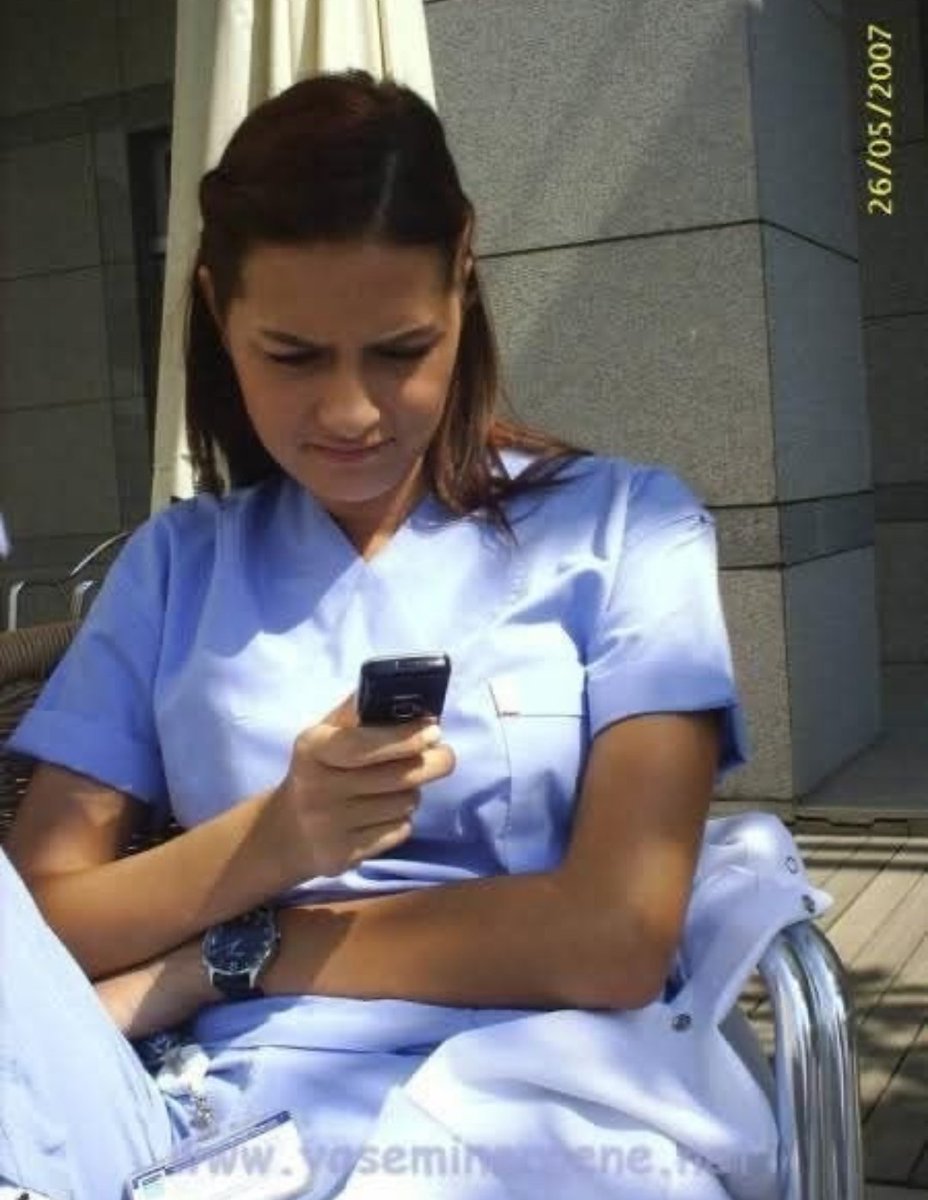 svvl_b7's tweet photo. öğlen hastanenin etsiz türlüsünü mideye indirdikten 5 dakika sonra çayımla beraber hastanenin arkasında ben https://t.co/K8Om0IXNTm