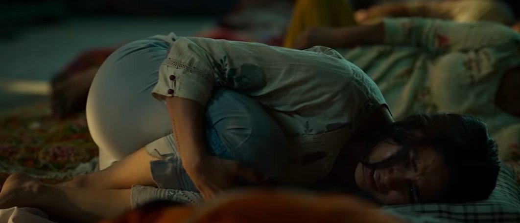 Flexi_Bull's tweet photo. Mrunal again proving why she is GAND MAHARANI 🥵🥵 https://t.co/lhRmKRvgW7
