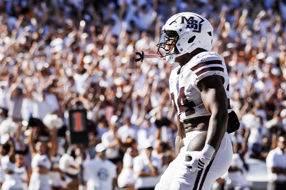 zacselmon's tweet photo. It’s GAMEDAY in The Best Small Town in the South.

Sold out. White Out. Under the lights.

Come early. 
Be LOUD. 
Ring responsibly.

Catch up on everything from this week right here ➡️ https://t.co/Y03CnrDocE

Hail State! 🐶 https://t.co/acTeJlbriT