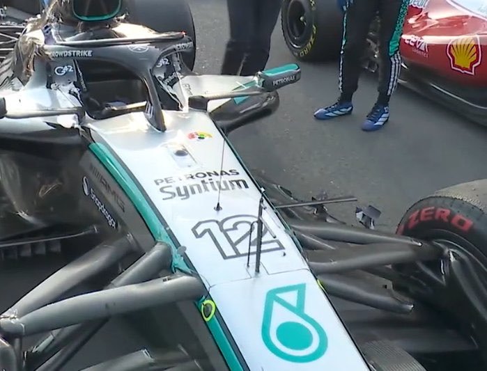 kimiforwdc's tweet photo. kimi got hit by haas and had a big floor damage bc of it, bono said it had an impact on the aerodynamics damn maybe p3 was possible fuck it https://t.co/1ZNK7LODoc