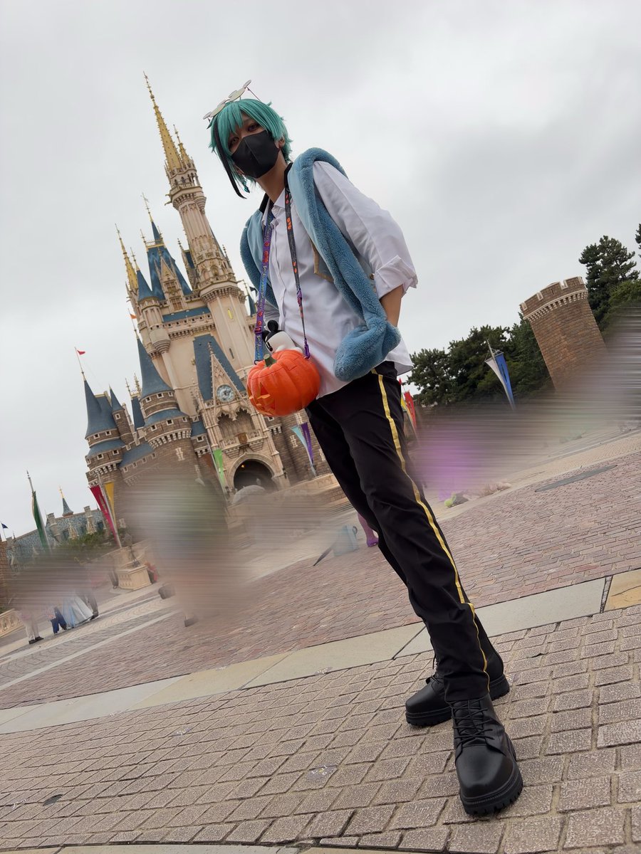 si_desu2's tweet photo. 9/26🏰

今年初Dハロ‼️
実寸🦈出来ました✌️✌️
Dハロやっぱめちゃくちゃ楽しい〜〜
メロすぎる燐ちゃん🦀と一緒にでーと出来て嬉しかった♡
声かけてくれた方や写真撮ってくれた方もありがとうございます‼️
次は10/24🏰で🦁✨️✨️

 #Dハロツイステ
 #Dハロ仮装2026 https://t.co/S3FVh7WAYI