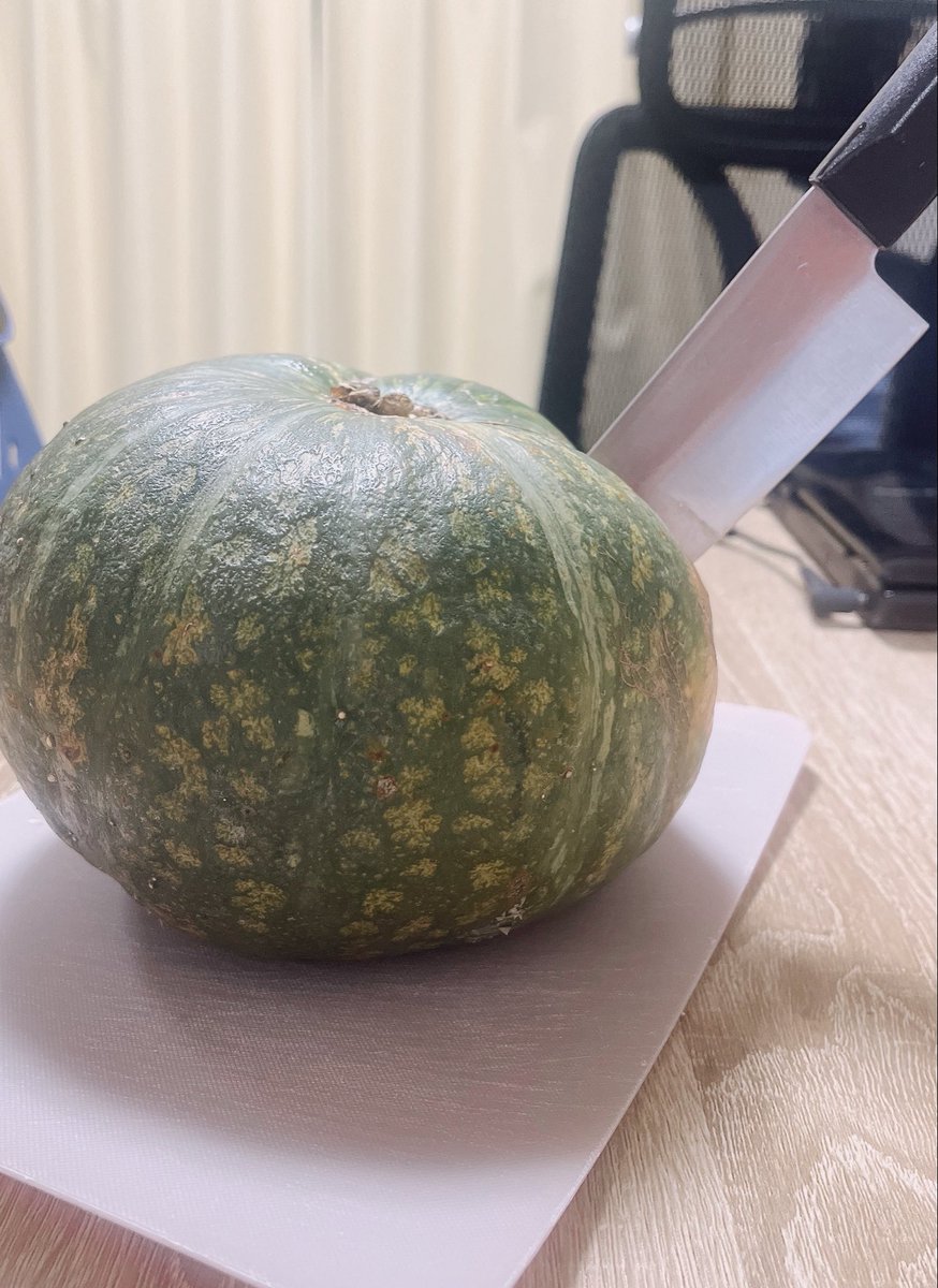 koume_asmr1219's tweet photo. @DT_aoki 元勇者です。
ぴくりとも動かなくなり
レンジは無理…と条件をお伝えして
会社でお姉様方のご意見を頂き
そのまま鍋に入れて煮ました。
無事取れました！ https://t.co/Vzy8oaV4UT
