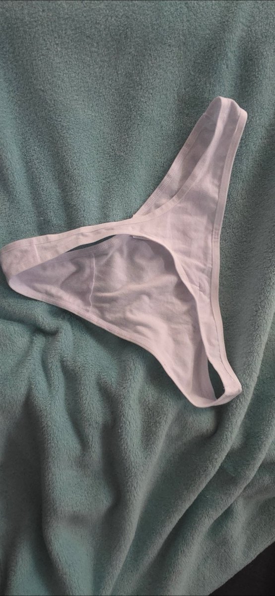 SecretCouple699's tweet photo. Hey Kurven-Liebhaber! 🍑✨Wir sind ein molliges Paar und bieten dir ihre getragenen Strings &amp; Tangas an!
#getrageneslips #getragenewäsche #getragenetangas #plussizeseller #pantyseller #wäschesellerin #fetisch #mollig https://t.co/pHYIJymize