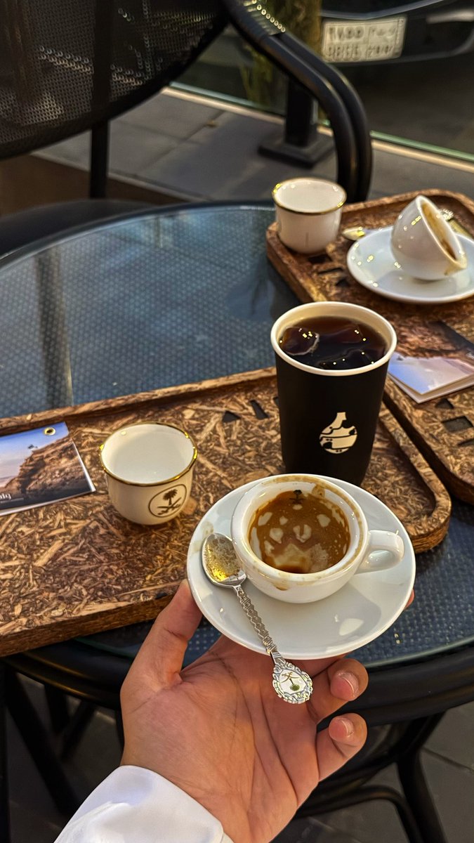 ka101__'s tweet photo. -        عنوان هذا المساء : 
لو اتقهوى لحالي . . . ماني لحالي
انا اسولف على احلامي و اقهويها https://t.co/FgDJKvSXQV