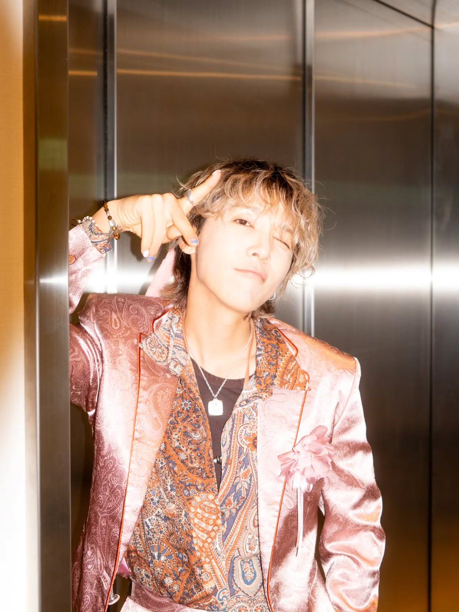 Kkorepo's tweet photo. 「#FTISLAND」#イ・ホンギ、セクシーで華やかで神秘的…東京公演初日終了（動画あり） 
#イホンギ #ホンギ　
🔗https://t.co/PDAjR0kwSt https://t.co/yBdidVygYM