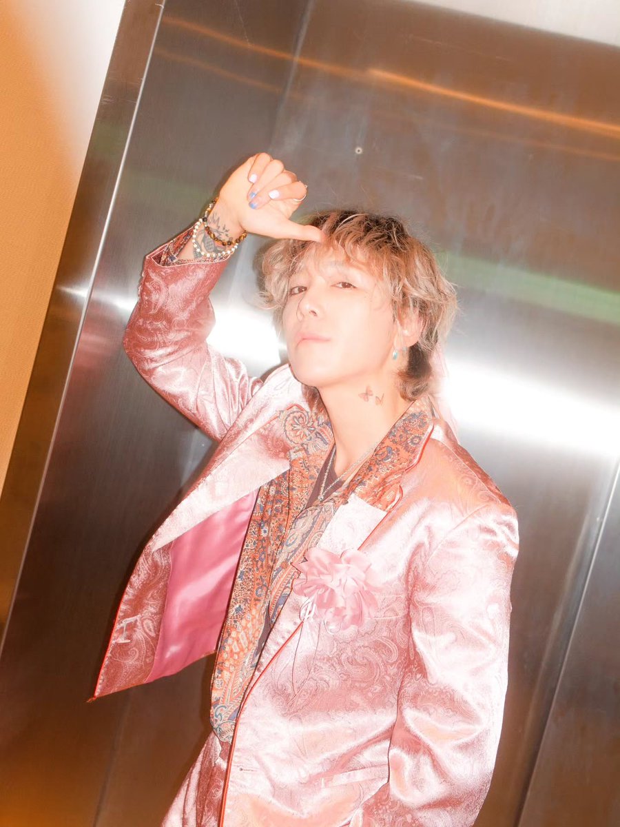 Kkorepo's tweet photo. 「#FTISLAND」#イ・ホンギ、セクシーで華やかで神秘的…東京公演初日終了（動画あり） 
#イホンギ #ホンギ　
🔗https://t.co/PDAjR0kwSt https://t.co/yBdidVygYM