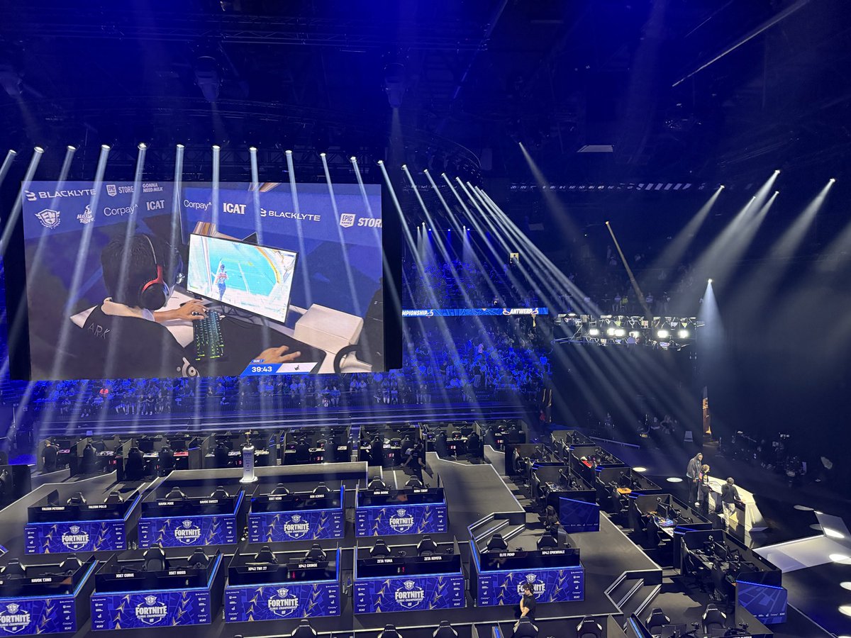 DestinysJesus's tweet photo. Globals stage is lovely https://t.co/9fRjRdAyaU