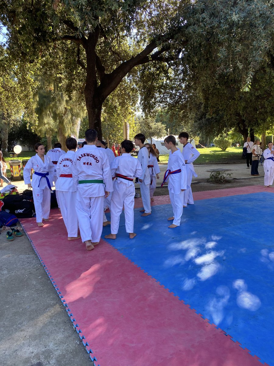 ziodaddo73's tweet photo. Non solo America’s Cup #napoli #villacomunale #americascup #taekwondo viva tutto lo sport 🎉🎉🎉 https://t.co/Rvuayq5Ezy