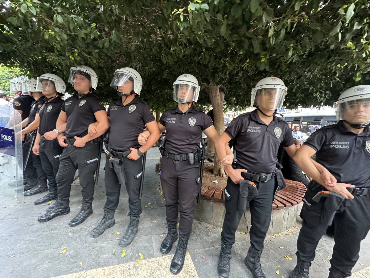 oncu_neslin_hcs's tweet photo. Adana İnönü Parkında #AdanaEmniyeti tarafından Furkan Hareketi mensuplarına yapılan abluka devam ediyor!

PolisAblukası
#AdanaEmniyeti
Polis DevletiIstemiyoruz https://t.co/nSIFv6GXUK