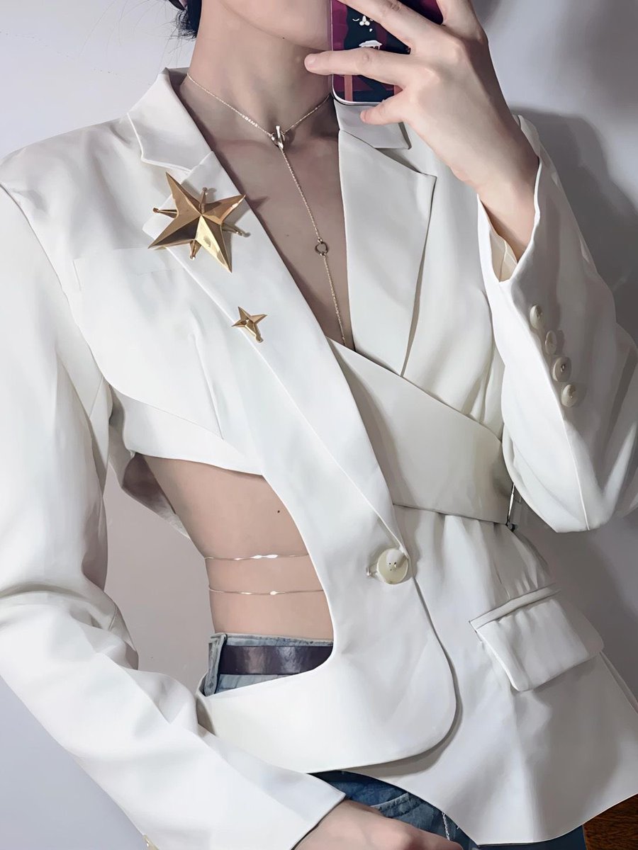 Sunnygomxq's tweet photo. Siraphop, hear me out… JJ in this kind of outfit. I’m begging. Just for one day😭 https://t.co/XXArEa1ZUg