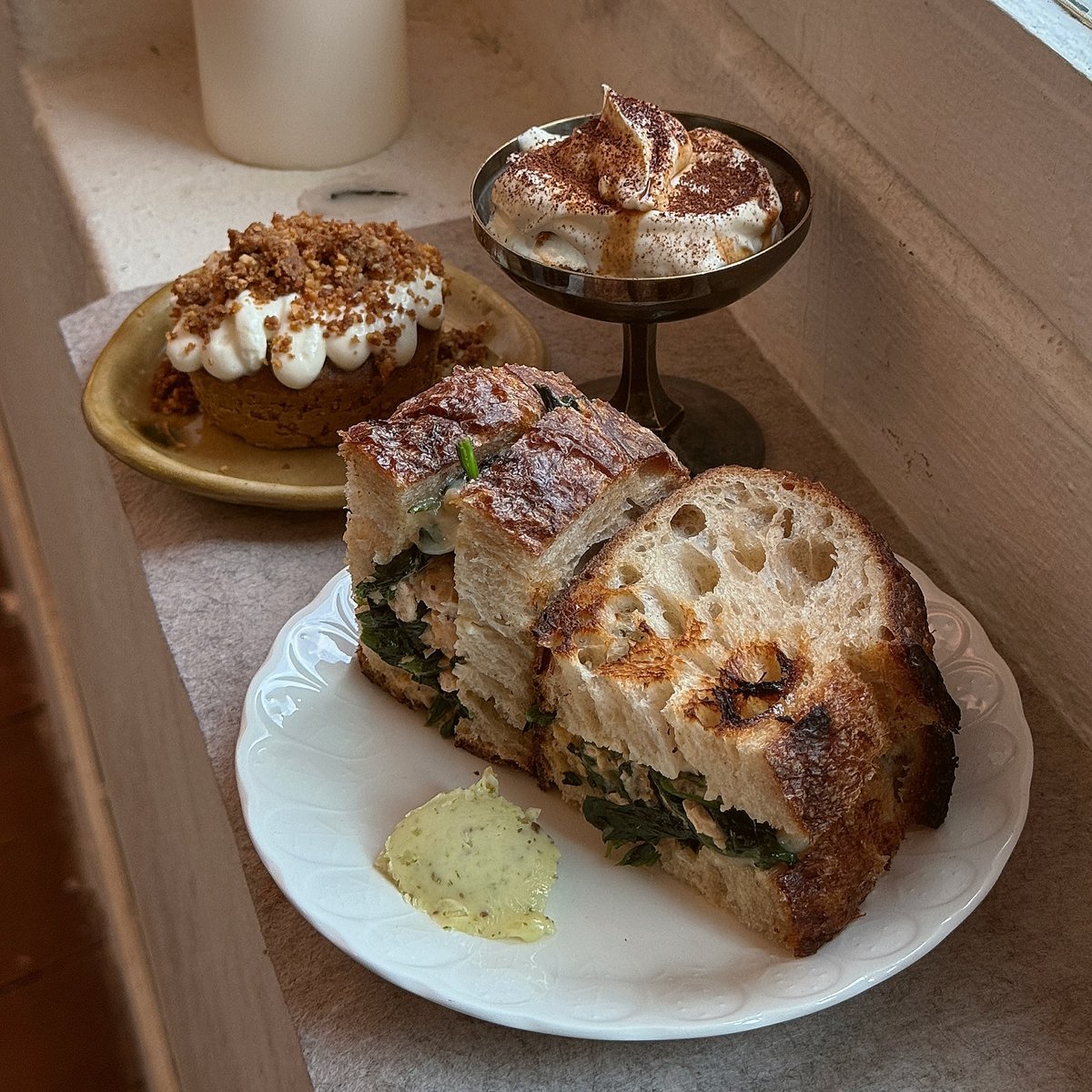 LynetteBoli5's tweet photo. Finally visited the cafe with the big moon. Ceres at Circular Road, Clarke Quay. The sandwich was disappointing for $17, with little salmon and barely any cheese, but the sautéed spinach, sourdough and wasabi mayo were tasty. The tiramisu was https://t.co/rtRAC2Wxh1