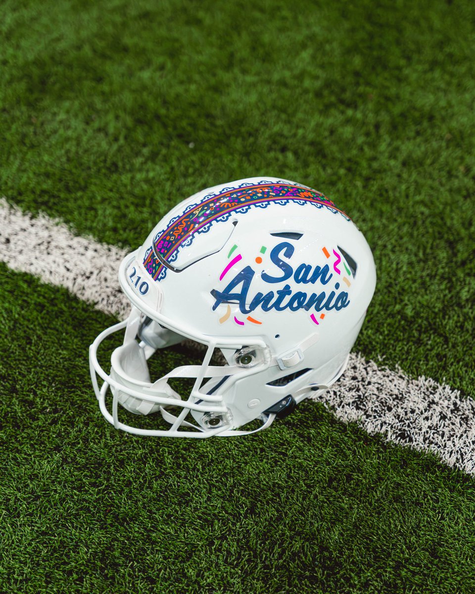 UTSAFTBL's tweet photo. 👀

#210TriangleOfToughness | #VamosRunners https://t.co/zIzg8icNss