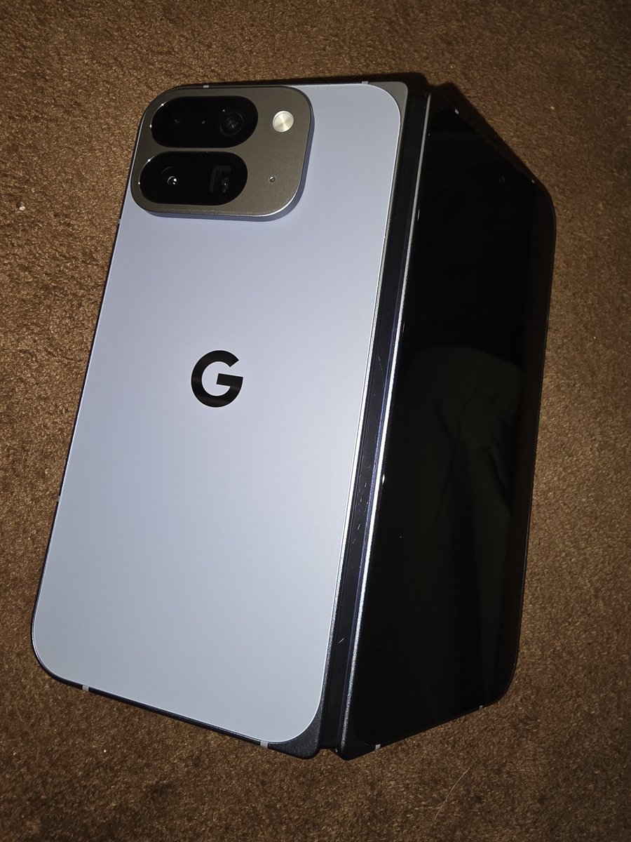 tsunagawa's tweet photo. 初めてのFold系はバンドの勢揃いからPixel 10で
ちなみにフリップはGalaxy https://t.co/vluD66n3zO