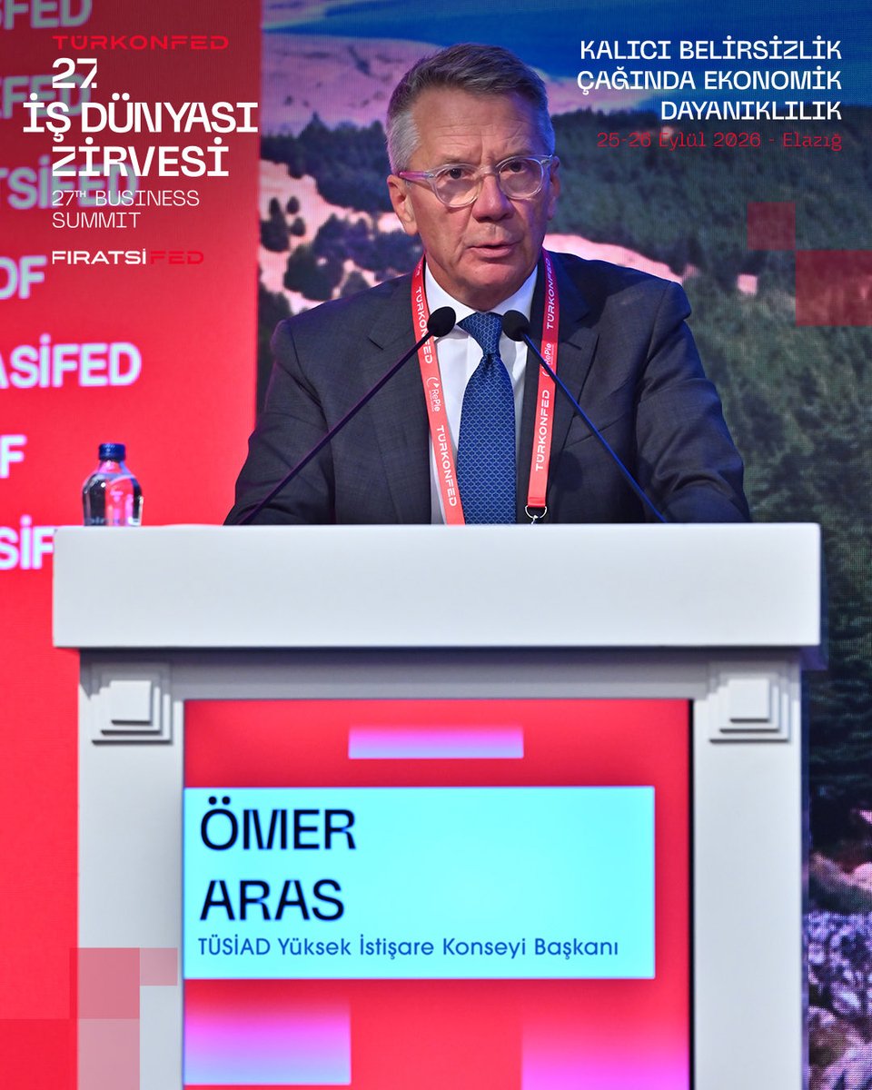 turkonfed's tweet photo. TÜRKONFED 27. İş Dünyası Zirvesi’nin konuk konuşmacısıTÜSİAD Yüksek İstişare Konseyi Başkanı Ömer Aras, yeni dönemde verimlilik kavramının yeniden tanımlanması gerektiğini söyleyerek, “Yeni dünyada en verimli şirket yalnızca en düşük maliyetle çalışan şirket değildir. Şok geldiğinde üretmeye devam edebilen şirkettir. İşte bu bizi dayanıklılığın temel unsurlarından birine getiriyor: Çeşitlilik. Enerji kaynaklarını çeşitlendirmek. İhracat pazarlarını çeşitlendirmek. Tedarikçileri çeşitlendirmek. Üretim merkezlerini çeşitlendirmek. Teknoloji kaynaklarını çeşitlendirmek. Çünkü çeşitlilik dayanıklılık yaratır. 
 
İşte tam burada yerelin gücü devreye giriyor. Türkiye’nin dayanıklılığını sadece merkezden inşa edemeyiz. Çünkü Türkiye’nin ekonomik gücü tek bir yerde değil. Türkiye’nin ekonomik gücü yaygın. Bursa’da otomotiv var. Denizli’de tekstil var. Gaziantep’te güçlü bir sanayi kültürü var. Diyarbakır’da tarım var, tarıma dayalı sanayi potansiyeli var. Kayseri’de girişimcilik var. Ege’de tarım, sanayi ve ihracat var. Akdeniz’de turizm, enerji ve lojistik var. Ve bugün bulunduğumuz Elazığ’ın da kendine özgü çok önemli kaynakları var. İşte bu çeşitlilik Türkiye’nin büyük avantajlarından biridir” şeklinde konuştu.
 
Aras şöyle devam etti; “Burada yerelin gücü derken içe kapanmayı kastetmiyorum. Tam tersine. Yerelde güçlü olacağız ki dünyaya daha güçlü bağlanalım. Yerel tedarikçilerimizi geliştireceğiz. Ara malı üretimimizi artıracağız. Bölgesel kümelenmeler oluşturacağız. Teknolojiyi Anadolu’daki KOBİ’lere etkin götüreceğiz. Ve bütün bunları küresel değer zincirlerine bağlayacağız. Çünkü bugün dünyada şirketler artık yalnızca, “En ucuz nerede üretebilirim” diye sormuyor. Aynı zamanda, “En güvenli nerede üretebilirim” diye soruyor. Bugün küresel şirketler, ‘reshoring’, ‘nearshoring’ ve ‘friend-shoring’ kavramlarını konuşuyor. Bunların ortak paydası tek bir şey: Coğrafya yeniden önem kazanıyor. Yakınlık yeniden değer kazanıyor. Güvenilir üretim ön plana çıkıyor. Bu Türkiye için çok önemli bir fırsat. Ama coğrafi avantaj tek başına yetmez. Avantajı değere dönüştürecek yerel kapasiteye ihtiyacımız var.”
 
#türkonfedzirve @firatsifed