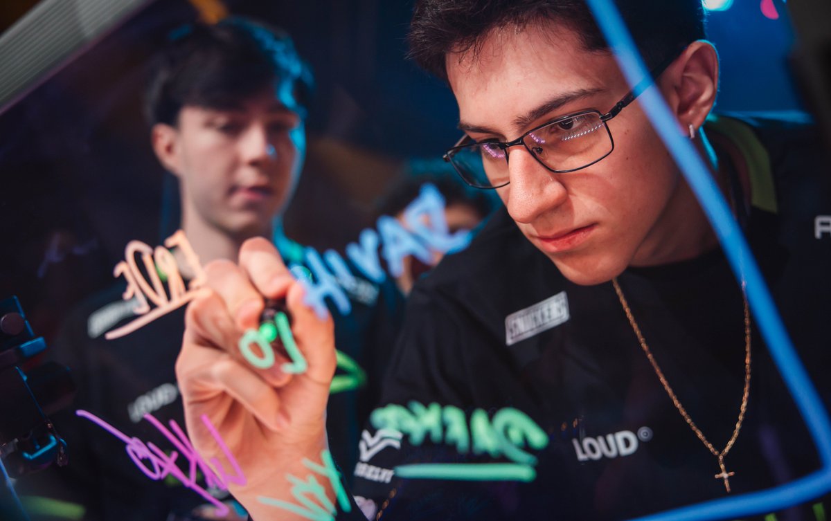 LOUDgg's tweet photo. Aos 18 anos e em seu primeiro Champions da história, o primeiro jogador a fazer 3 aces em uma única série internacional.

LOUD Tkzin. https://t.co/Wyr3PvNgRS