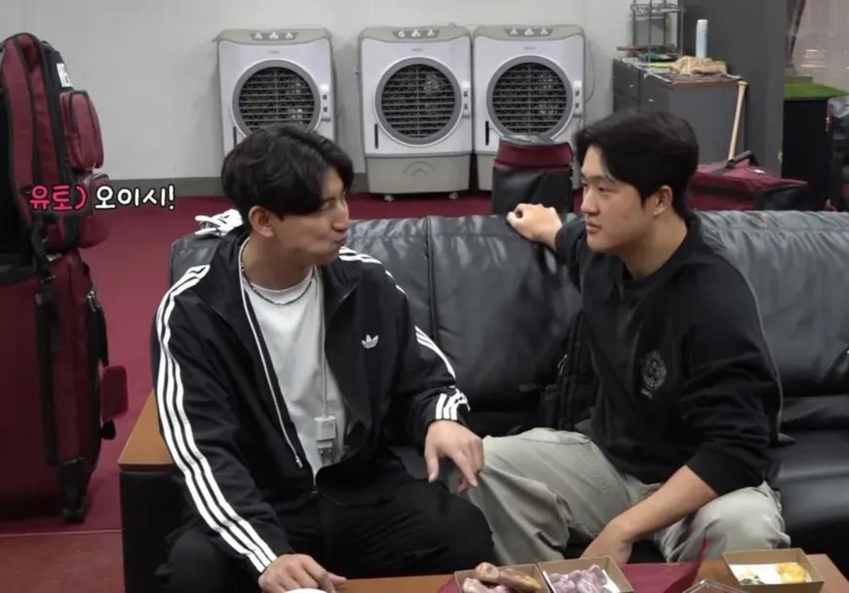 Kkiiwatn's tweet photo. 와 이거 존나처웃기네 잔인한 두컷만화
(아니근데기침하면서헛구역질도했대개웃겨) https://t.co/wiofpDjeI0