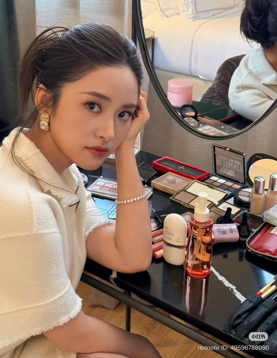 archiveshenyue's tweet photo. shenyueyeah instagram and xiaohongshu update 📸

“Heading back, wait for me to slowly sort through everything and share it with you guys. Gotta pack up my feelings too before heading to the next stop 🏃🏼‍♀️.”

#ShenYue #沈月 https://t.co/63PDT9Mi5U