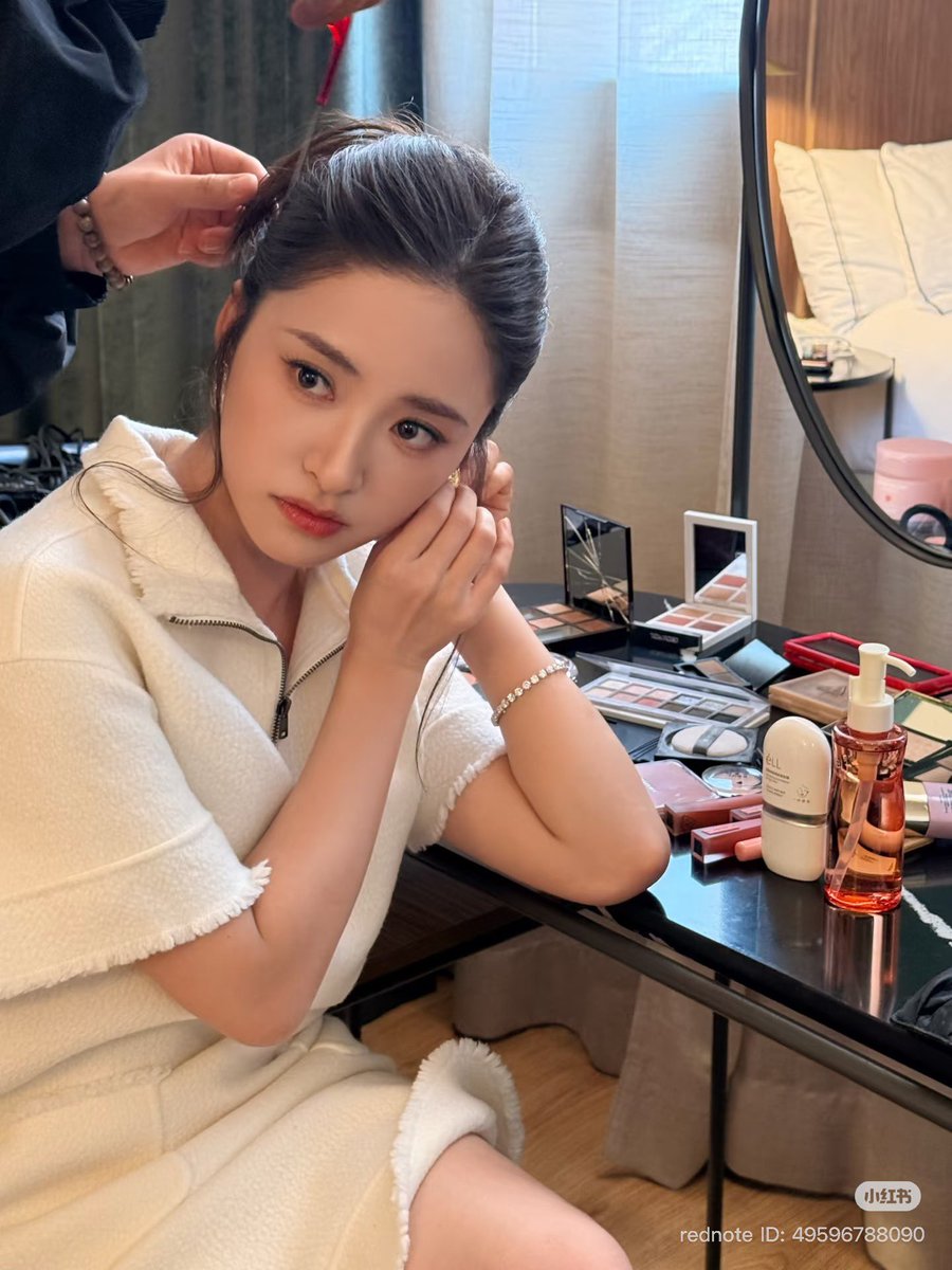 archiveshenyue's tweet photo. shenyueyeah instagram and xiaohongshu update 📸

“Heading back, wait for me to slowly sort through everything and share it with you guys. Gotta pack up my feelings too before heading to the next stop 🏃🏼‍♀️.”

#ShenYue #沈月 https://t.co/63PDT9Mi5U
