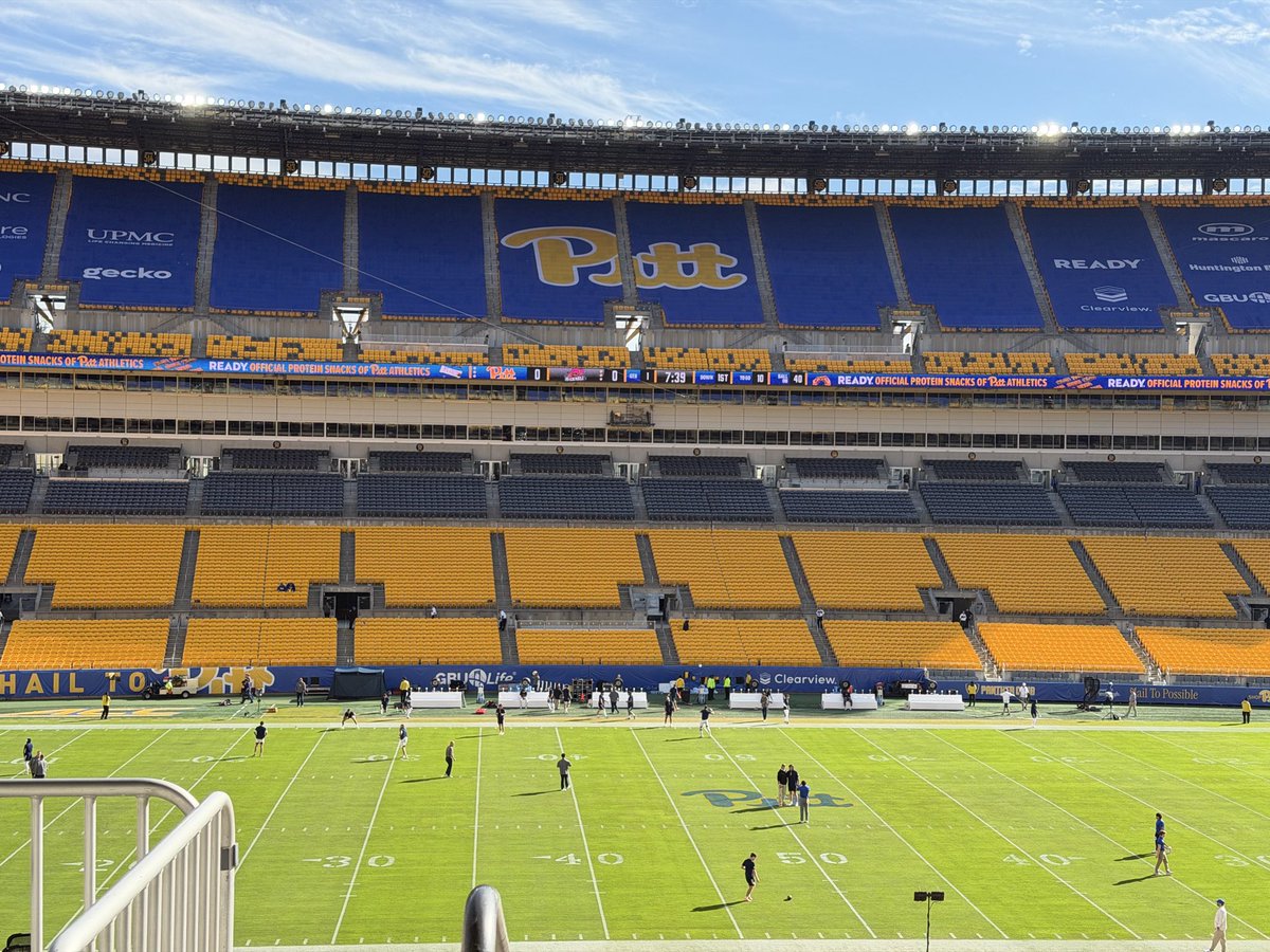 debdonahue5's tweet photo. Great day for college football! H2P https://t.co/nApz8RA7nR