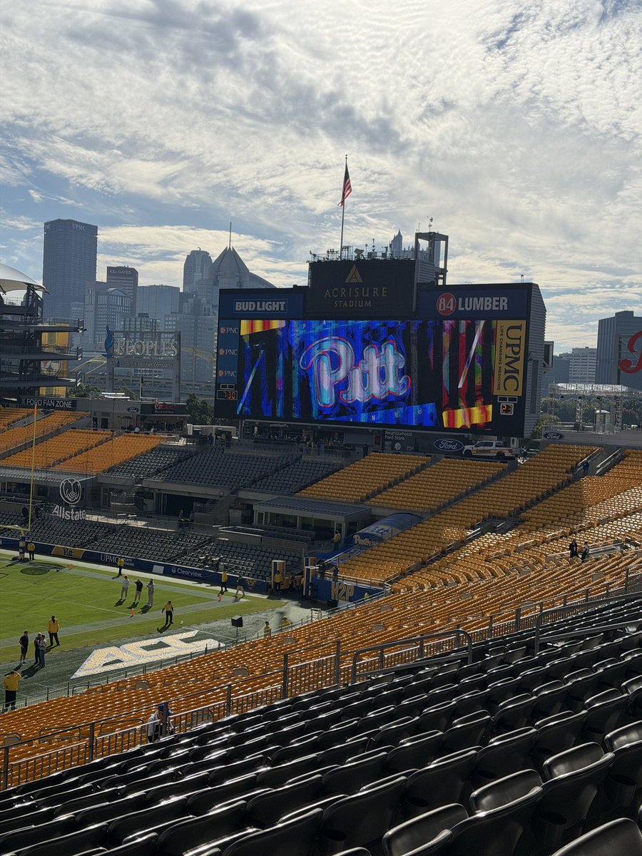 debdonahue5's tweet photo. Great day for college football! H2P https://t.co/nApz8RA7nR