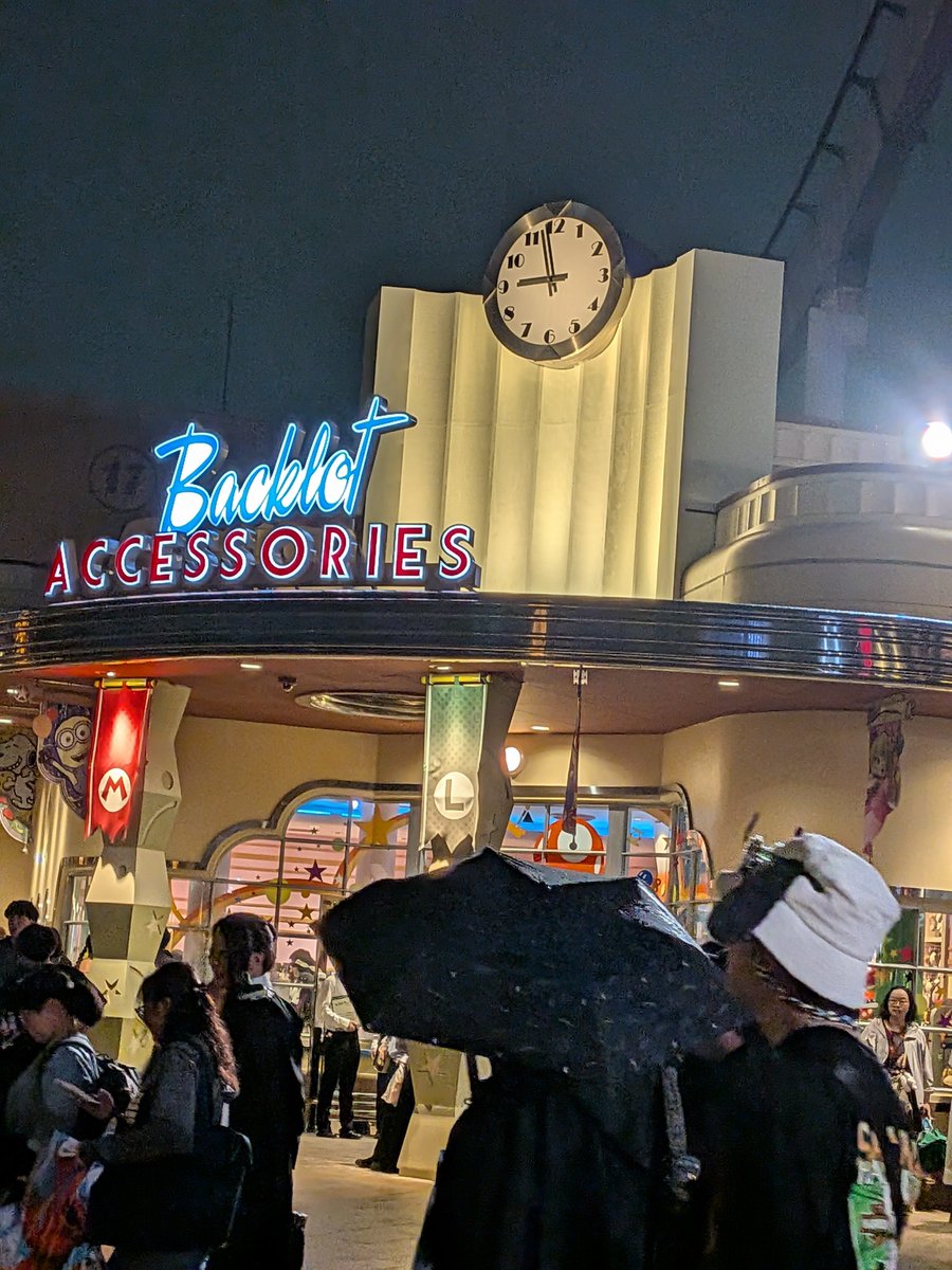 Misato_mateya's tweet photo. #usjファン
家で晩ごはん食べたあとに急に思いついてインパ☺
9時半営業終了なのに9時00頃インパする私に「最後まで楽しんで行きましょうー！」って言ってくれるゲートのクルーさん優しー💕
ゾンビDEダンスのラス回が観れて一緒にラタタ踊れたのめっちゃ楽しかったー https://t.co/vs17I0E6aS