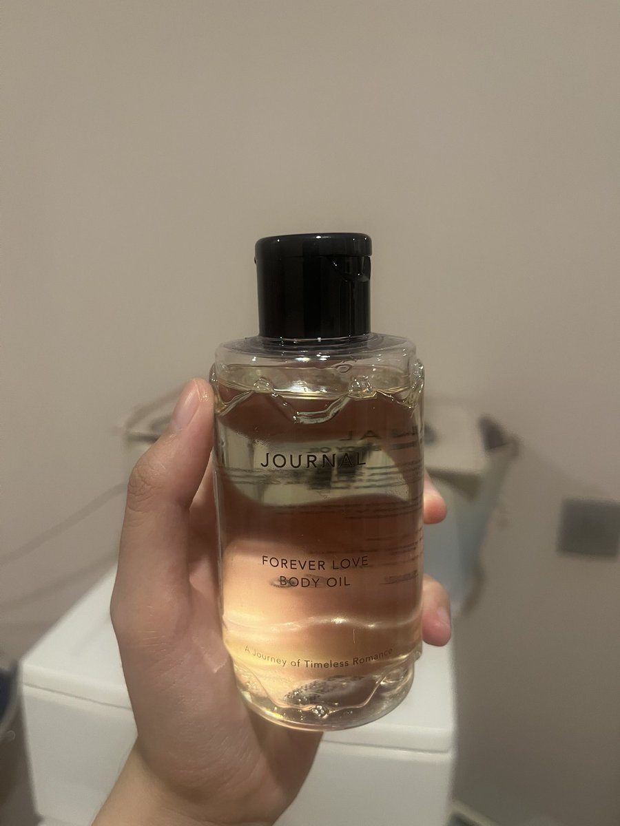 cto_yd's tweet photo. Body oil กลิ่น forever love ค่ะ 460 บาทรวมส่ง (ใช้ไปแค่2ครั้ง) พร้อมโอนลดให้ได้อีกค่ะ #ส่งต่อjournal #journal #ส่งต่อbodyoil #ส่งต่อบอดี้ออยล์ https://t.co/joOq0AkU8F