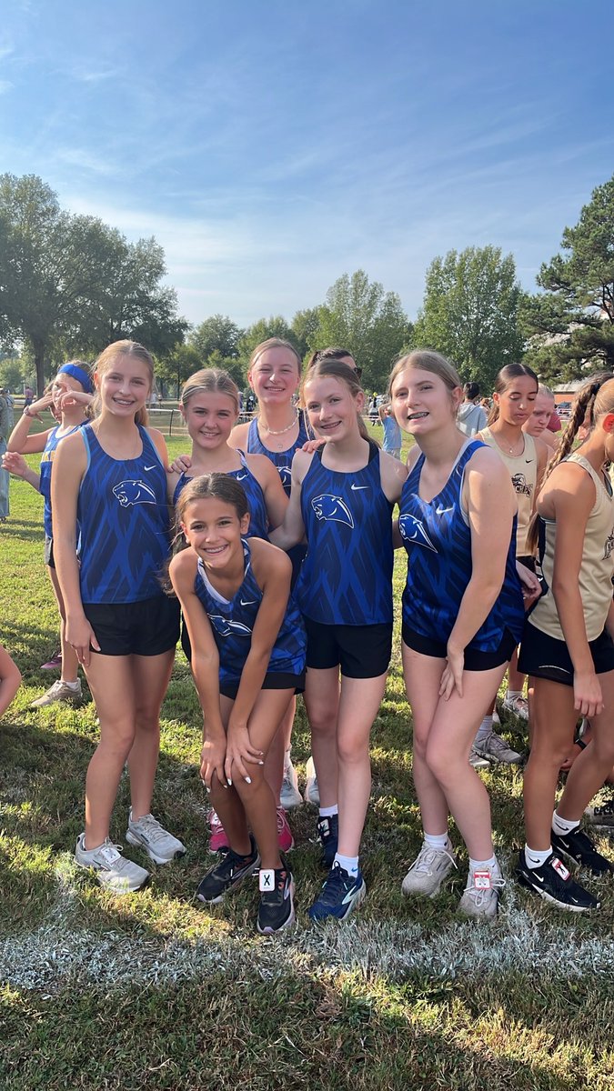 GreenbrierCross's tweet photo. Greenbrier, junior girls ready to compete at Arkansas Tech https://t.co/1zLaKEPd3M