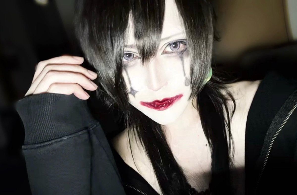 stnk_ema's tweet photo. 今夜も鏡の僕は笑えている https://t.co/8aG5vB5GHh