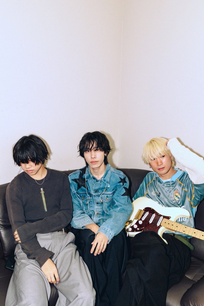 smsy3a's tweet photo. この日をずっと心待ちにしていたので、終わってしまった今、なんだかとても寂しいです。
ライブ中に何度も噛みしめるくらい、
本当に幸せな90分間でした。

次は初のツアーでお会いできたら嬉しいです。
余命譚、ありがとうございました！ https://t.co/j2EdNkzckE