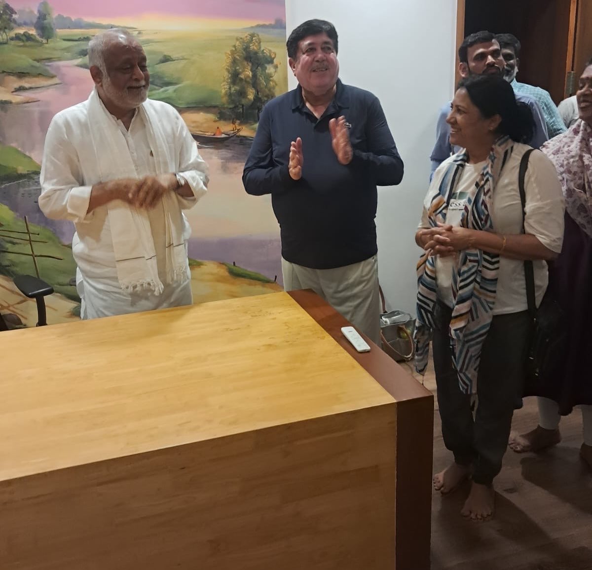 Dileep_Sanghani's tweet photo. कान्हा शांति वनम स्थित ‘वेलनेस बाय हार्टफुलनेस’ के स्वास्थ्य शिविर में संध्या ध्यान के पश्चात पूज्य दाजी से आत्मीय भेंट कर उनका आशीर्वाद प्राप्त किया।

पूज्य दाजी के सान्निध्य एवं मार्गदर्शन में किए गए ध्यान से मन को शांति और नई ऊर्जा मिली। 

#Daaji #Heartfulness #ध्यान #आंतरिकशांति