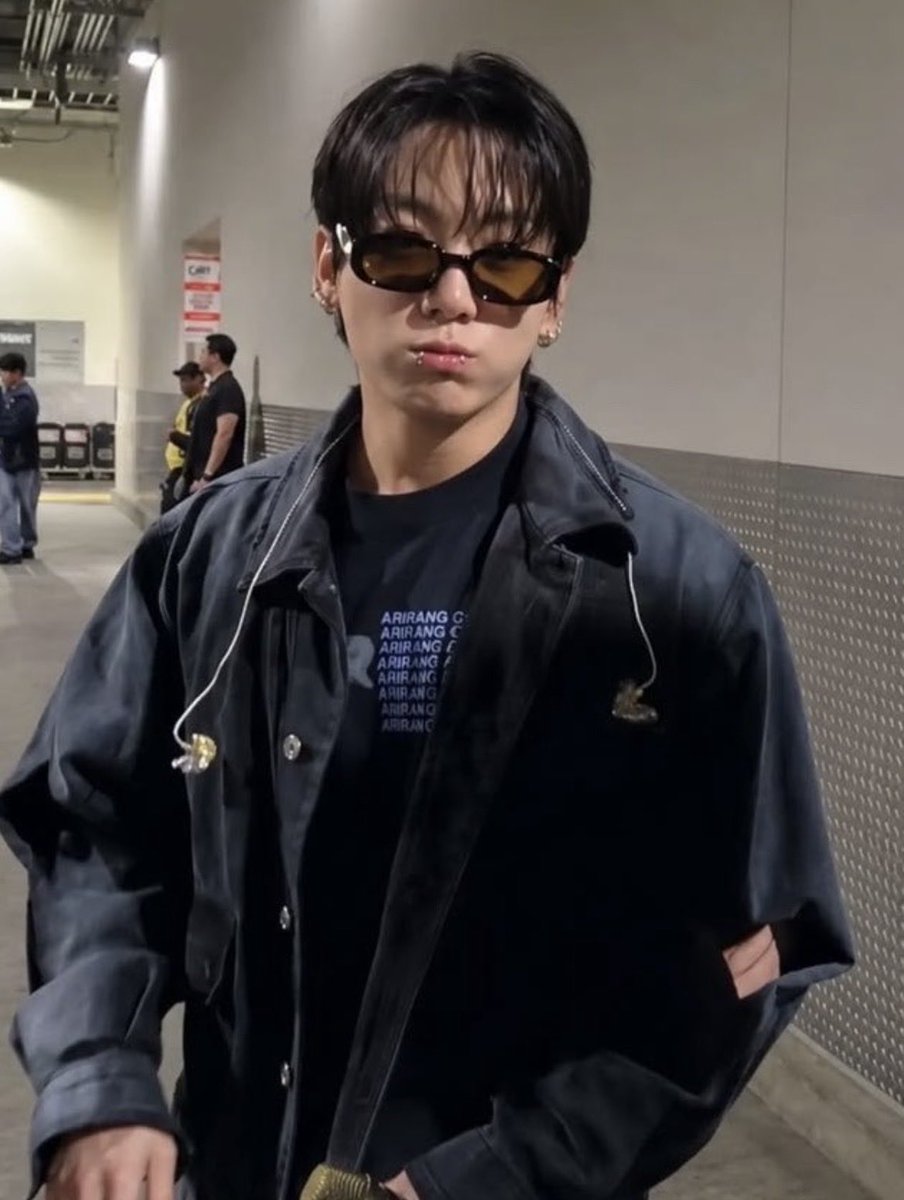 blackkswan7's tweet photo. I NEED
I NEED 
WHAT YOU NEED TWIN ? 
I NEED
WHAT YOU NEED ?? 
I NEED 
I NEED JEON JUNGOOK !! https://t.co/oEOjQzwjTy