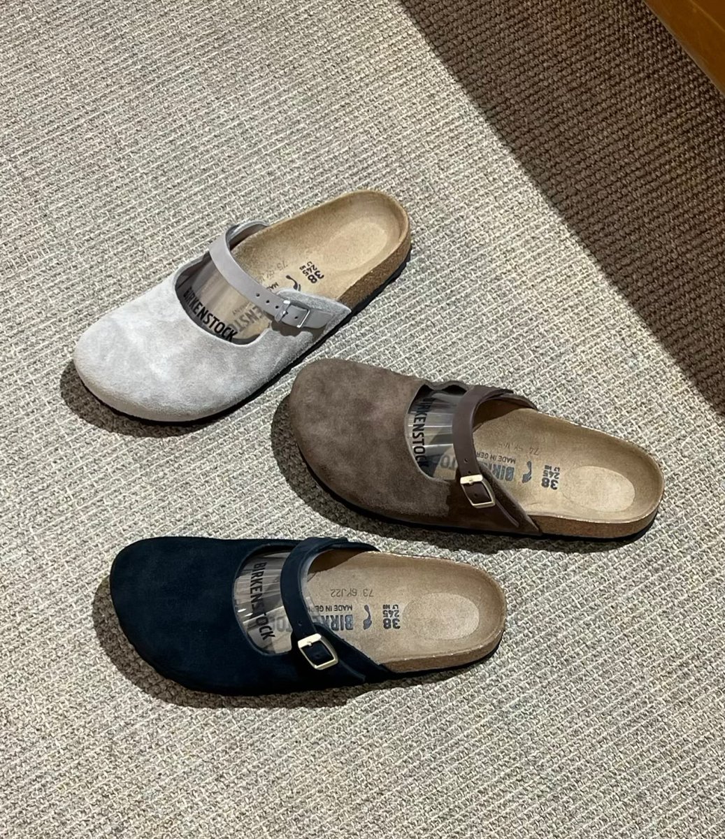 MAKOTOJAPANNN's tweet photo. 𝑷𝒓𝒆-𝑶𝒓𝒅𝒆𝒓 ➖BIRKENSTOCK ‘MARIA’ 🤎

ดีไซน์เรียบง่าย มินิมอล เหมาะกับเป็น Everyday look ได้เลยค่า ใส่แล้วเท้าเพรียว ทรงสวยน่ารักสุดๆ เห็นแล้วใจละลายยย 🧸✨ https://t.co/xe8z5qUUOQ