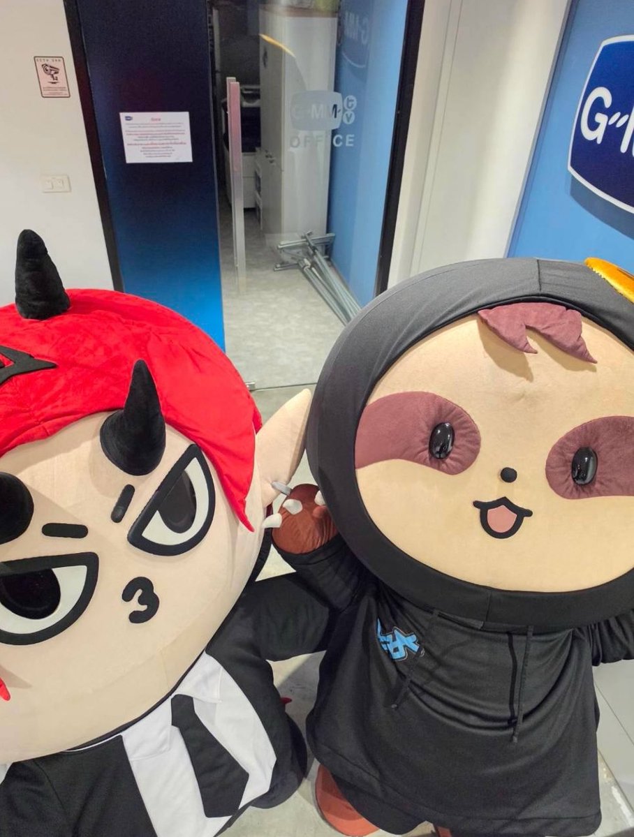 halfmyhppness's tweet photo. 😭😭😭 

#lukeso_ #mickmetas #LukeMick https://t.co/rFDNnrYdYM