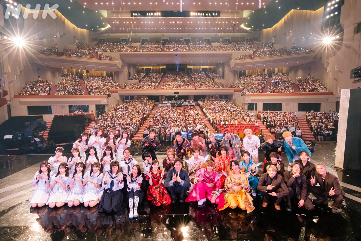 nhk_venue101's tweet photo. 🎫#Venue101EXTRA WEEK1 記念写真📸

こんやの放送は
見逃し配信で何度でも📱👇
https://t.co/d606qVREZv

🏫#新しい学校のリーダーズ / #TTTTOKYO
🩵#ONEW / #エイリアンズ
🎲#Da_iCE / #アンリミテッド
🍼#MILK / #時空超えてユニバース

🎙MC #生田絵梨花 #濱家隆一

#Venue101 #ときユニ #オンユ #ATARASHIIGAKKO
