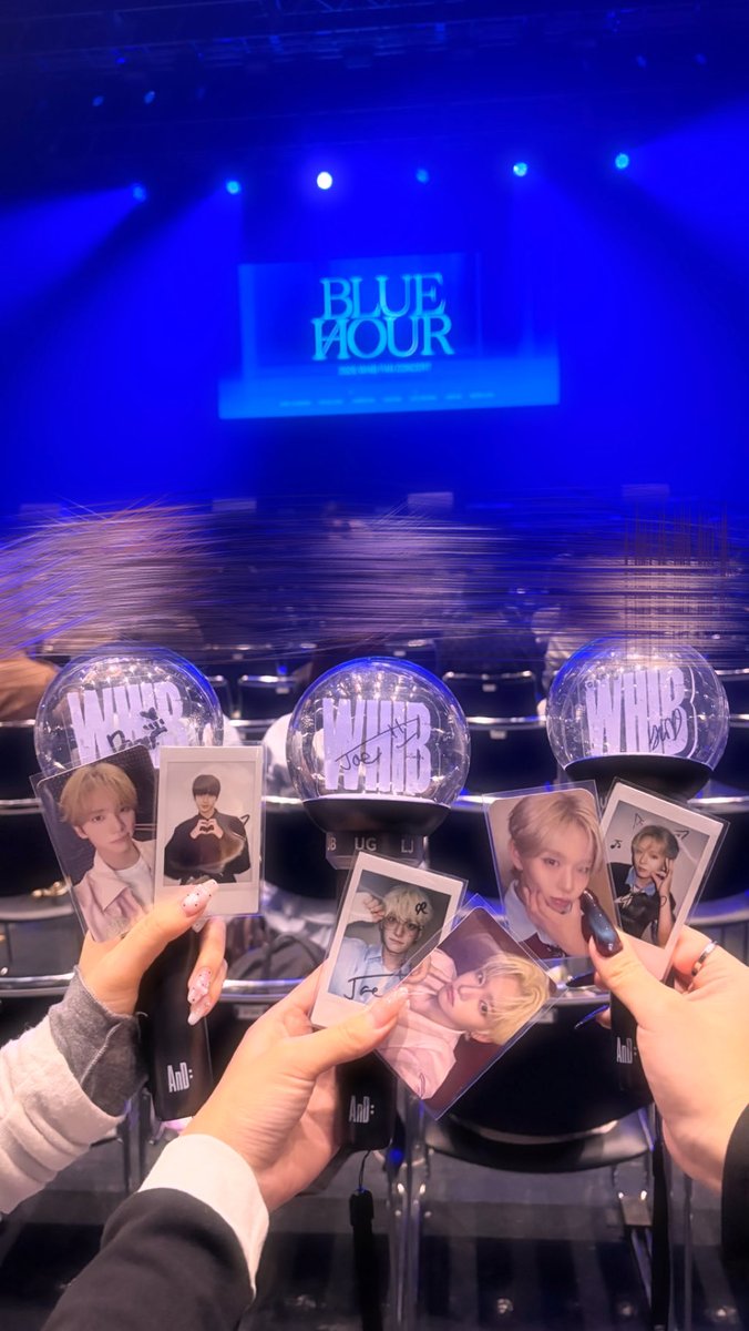 otome_jng's tweet photo. 2026.09.26 WHIB BLUE_HOUR in Yokohama🇯🇵
開演早々ハスンの歌声流れた瞬間大号泣すぎたけど、久しぶりに3人で入れてチングにたくさん会えて嬉しかった🥲💓
撮影しなかったからしっかり見れたよ!
ジュンミンとちゃんと話せて少し元気でた💭
#WHIB #휘브 #BLUE_HOUR https://t.co/Z400FMwfq7