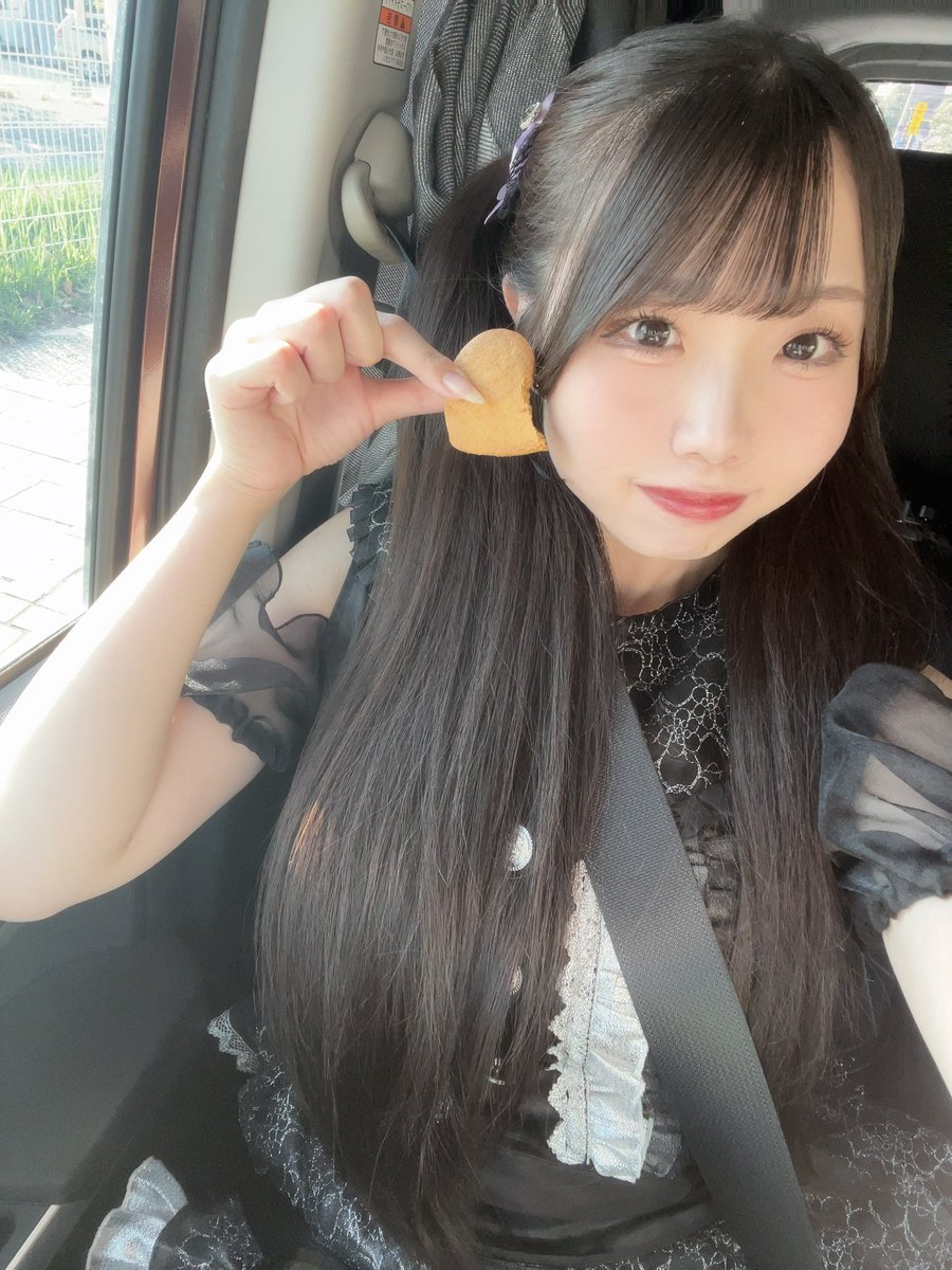 satomi_DearPri's tweet photo. ロングロングスリーパー人間なのでもう寝ようかと思ったけどみんなからのおやすみがないから寝れない(  .  ̫ .  ) https://t.co/MoGL3tdnhO