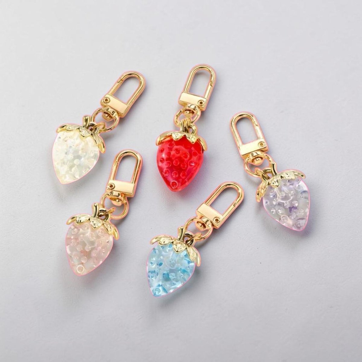 CM_Hearts's tweet photo. Add a touch of sweetness to your keys with this transparent strawberry fruit-shaped keychain.
https://t.co/L4Yr5Q1mju
#ShopQuirkyHour #bizbubble #UKGiftHour #UKGiftAM #SmallBusiness #uksmallbiz #firsttmaster #BizHour #giftideas #giftsforher #UKHashtags #UkSmallBiz #ukbiz https://t.co/sQnezWfL7k