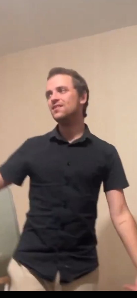 yakubcel44444's tweet photo. La vidéo est pire que du gore

Regardez ce petit manlet dégoûtant

Quand t'es comme lui t'es obligé de faire le jester pour attirer l'attention des femmes

Il regarde en direction de l'autre crasseuse toutes les 5 secondes pour avoir sa validation

@duc_immortel https://t.co/L3cLnAJoDK
