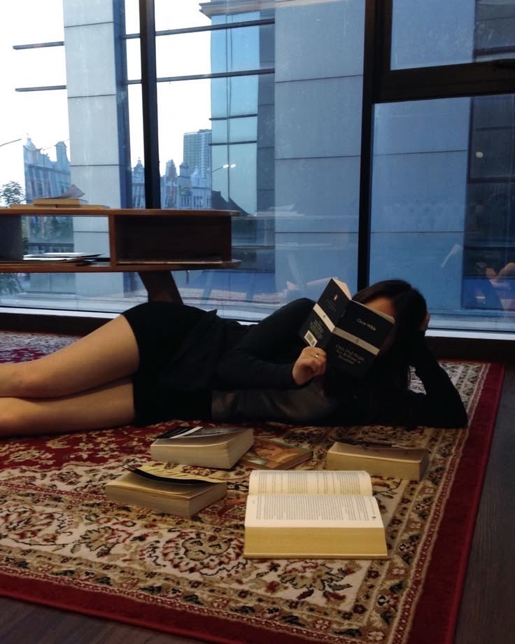 lassybees's tweet photo. autumn readings https://t.co/wgithO1CSZ
