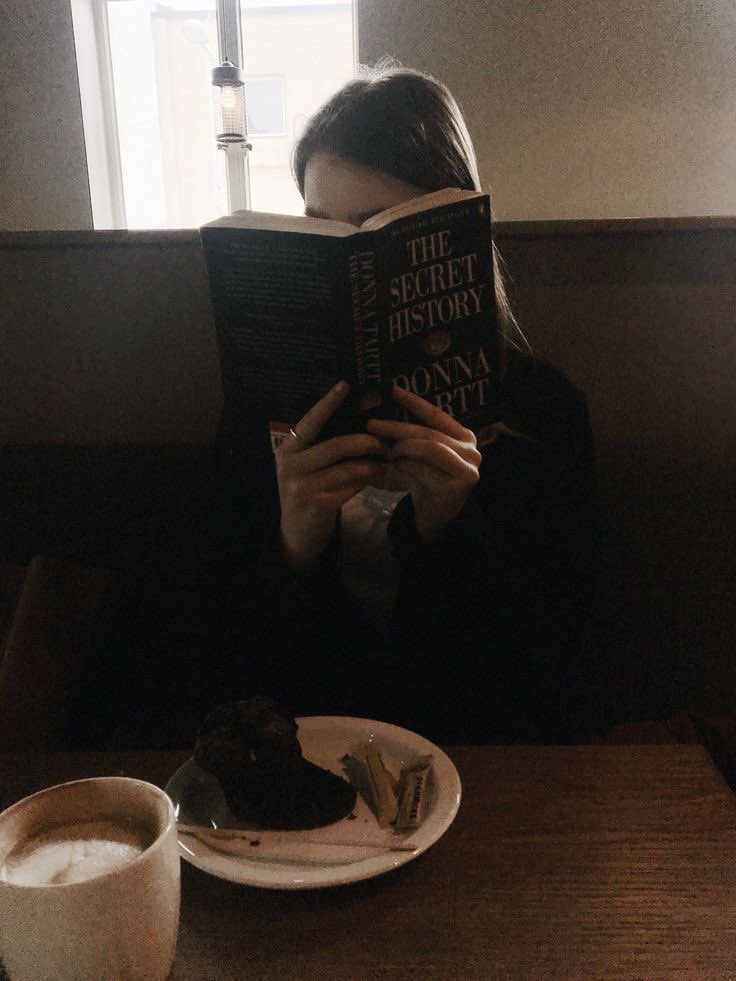 lassybees's tweet photo. autumn readings https://t.co/wgithO1CSZ