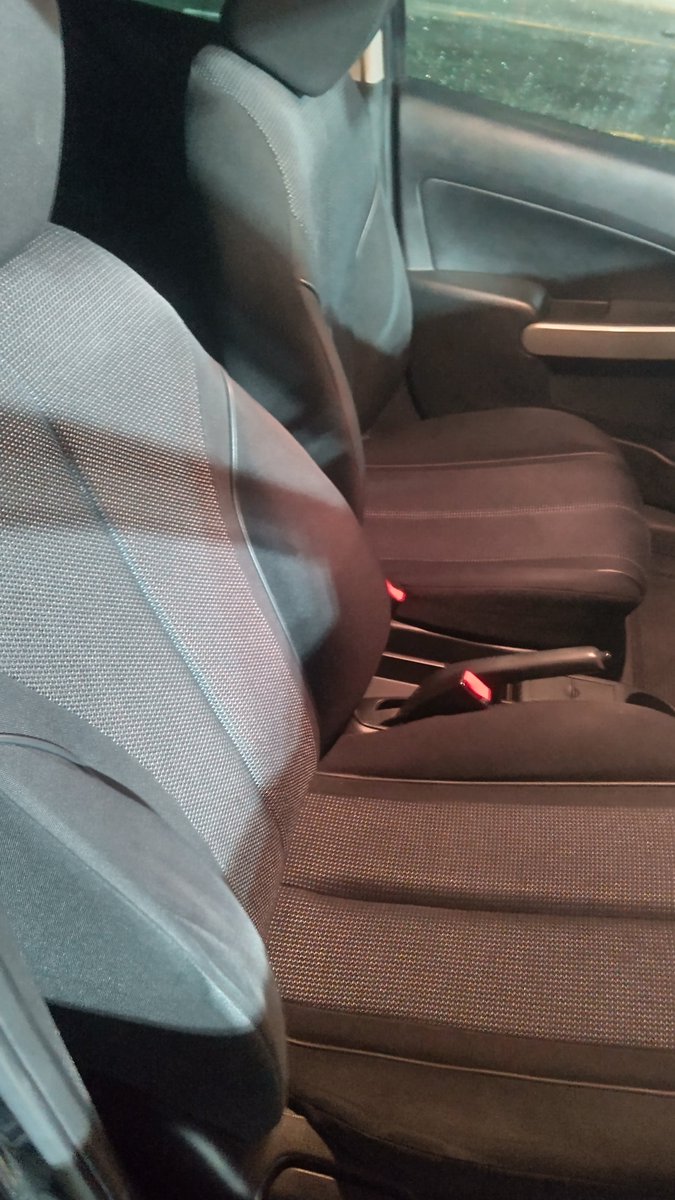garagehirano's tweet photo. 出品票みてボロいと思ったらまあまあきれいなデミオがやってきましたwww

スポルト 5MT 
156000km
車検なし

オーディオなしです
エアコンきくー

このままで20万円
車検とるなら35万円にて！

足にも走るにもベースにもいいですね！
軽快で楽しいですよ！
#車売ります
#車買います https://t.co/E0nYX0h4dm