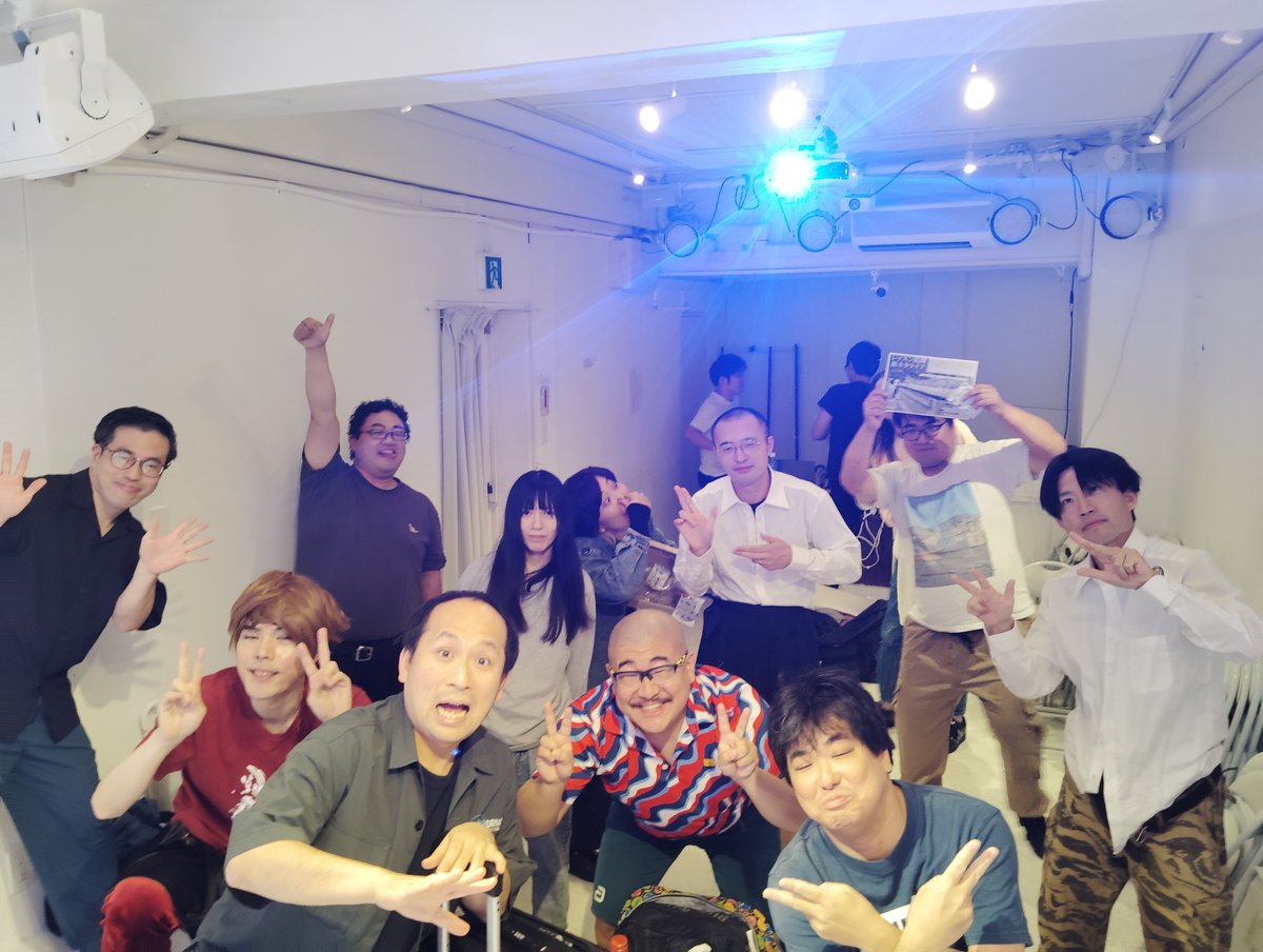 wild_mo's tweet photo. 先程は「復活☆ピン芸パレード」ご来場下さったお客様誠にありがとうございました！みんな年と苦労を重ねていい顔してました！主催のJKのうすちゃんお疲れ様でした〜( ´∀｀)b https://t.co/c5LYIiOt3t