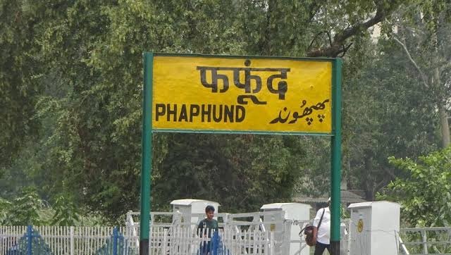 thekanpurme's tweet photo. 🚆 कानपुर-इटावा रेल खंड के विकास को बड़ी सौगात!

उत्तर मध्य रेलवे (NCR) ने भरथना, झींझक और फफूंद रेलवे स्टेशनों के आधुनिकीकरण के लिए ₹48.89 करोड़ स्वीकृत किए हैं।

#Kanpur #Etawah #IndianRailways #RailInfrastructure https://t.co/ERXJOJ7z6G