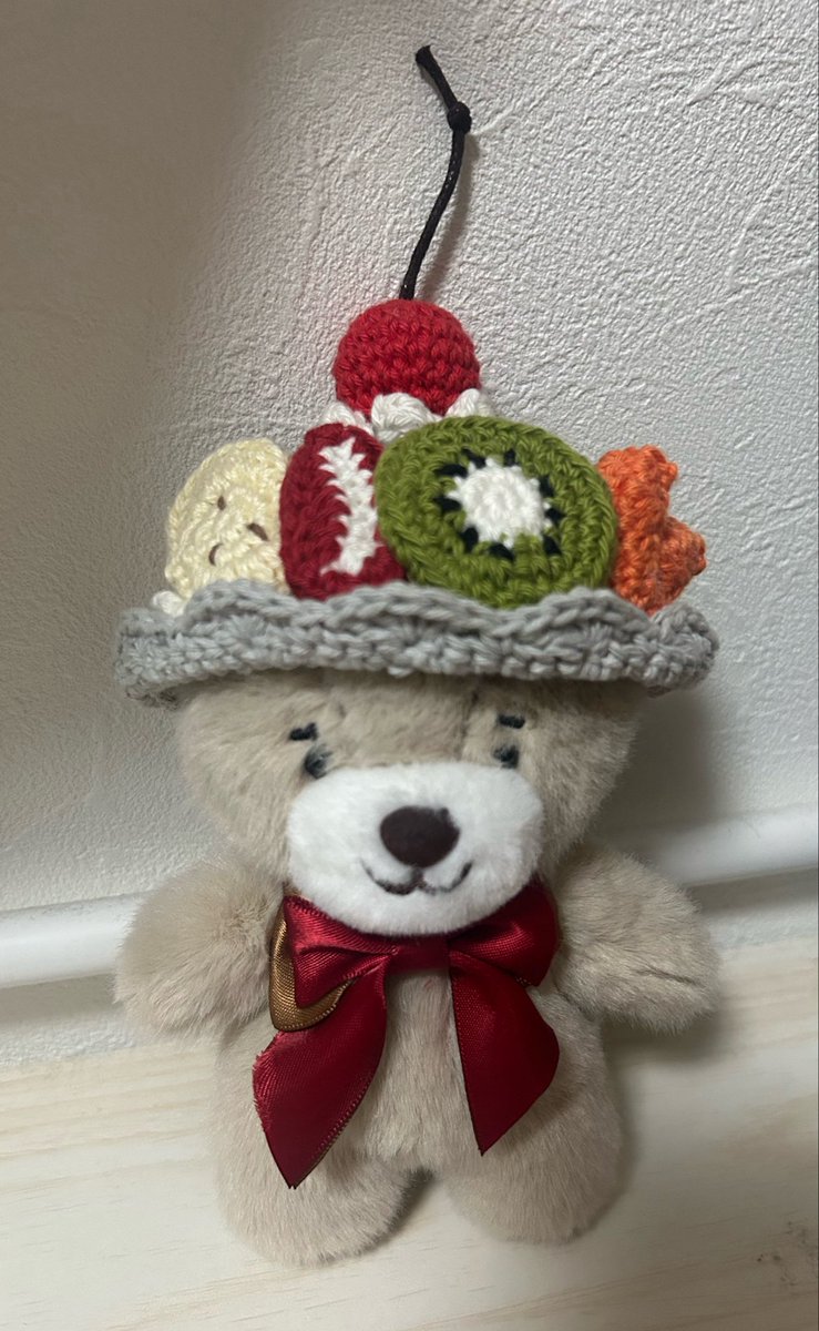sunny_leaf_99's tweet photo. かわいい帽子を見つけてしまった…🍮🍒
ぷちださんにも、くまだくんにも被せられる！！他にもかわいい帽子いっぱいあったし、店員さんが声優好きな方で話盛り上がって楽しかった！！ https://t.co/IagNKo3g1A