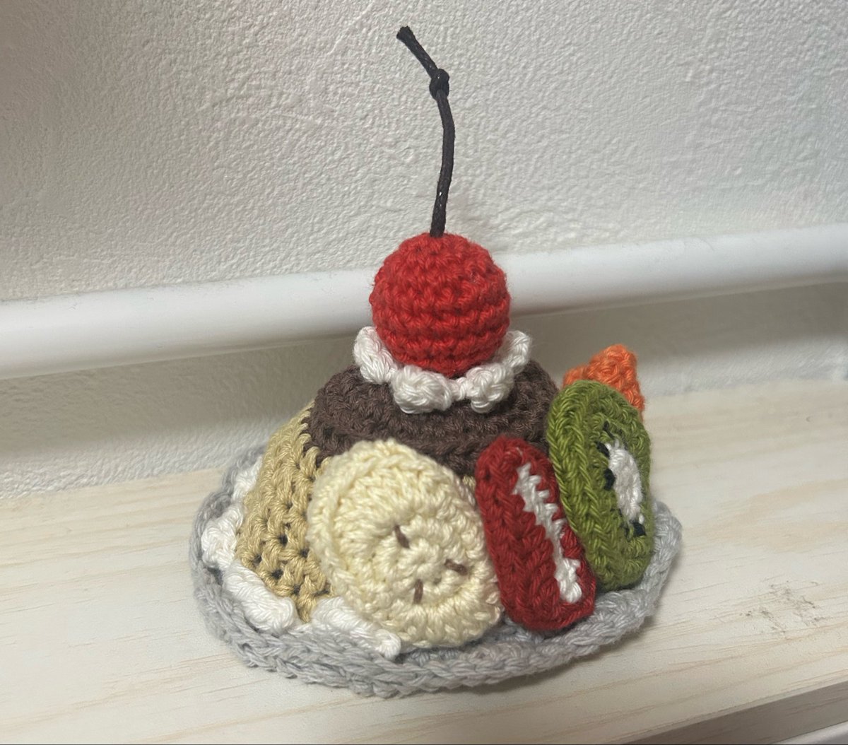 sunny_leaf_99's tweet photo. かわいい帽子を見つけてしまった…🍮🍒
ぷちださんにも、くまだくんにも被せられる！！他にもかわいい帽子いっぱいあったし、店員さんが声優好きな方で話盛り上がって楽しかった！！ https://t.co/IagNKo3g1A