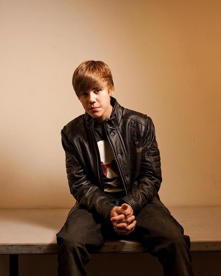 jdbxxliwl's tweet photo. el icónico casco que llevaba justin, realmente fue su identidad. https://t.co/FUepe1eabA