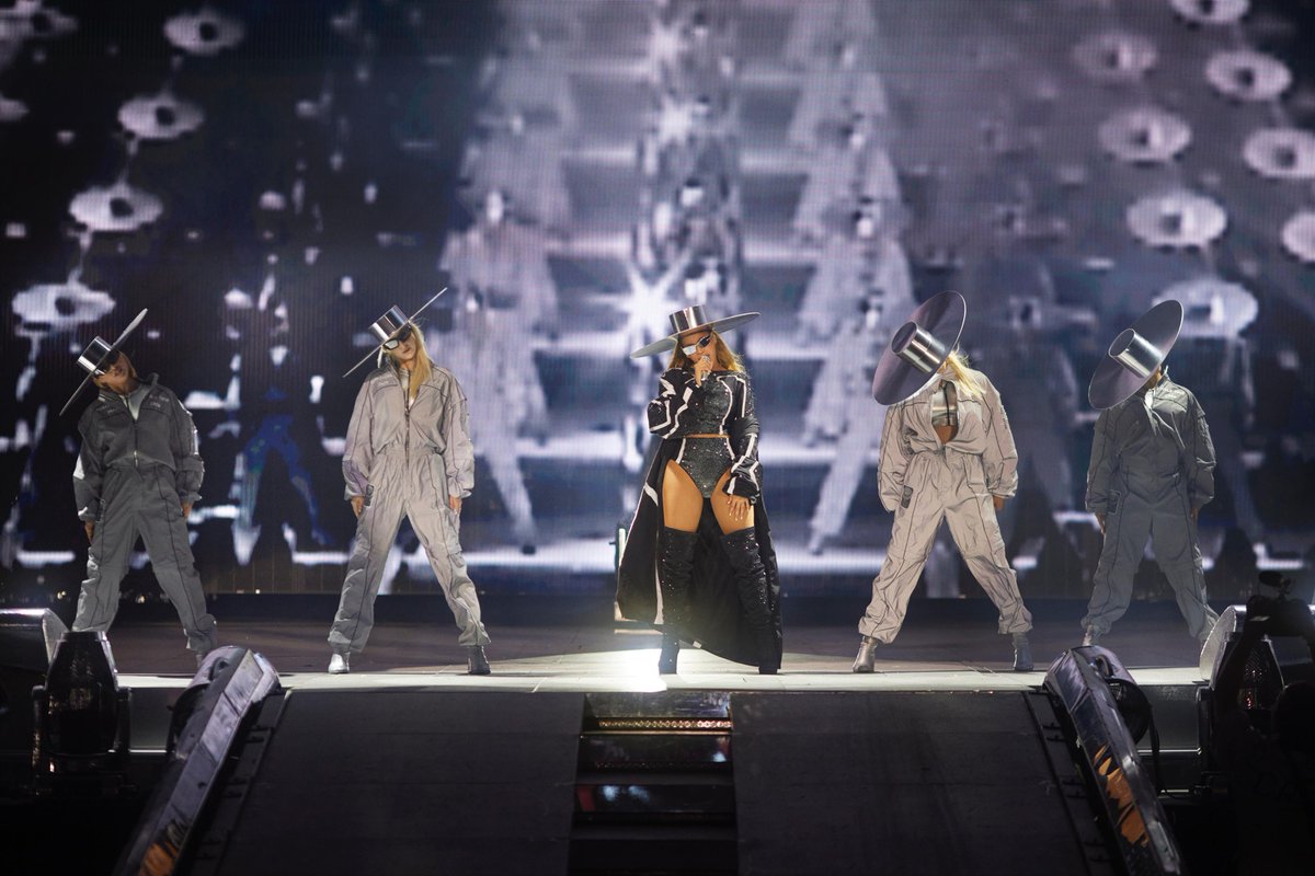 Senysara1's tweet photo. Renaissance World Tour - Warsaw Night 2 | 4K https://t.co/nN4MzW5VQk