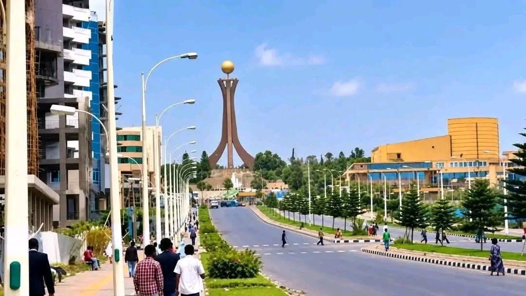 united_ethiop's tweet photo. #ሰበር_ዜና‼️ 
የኢትዮጵያ መከላኪያ ሰራዊት ወደ ትግራይ የሚያደርገውን ጉዞ ተከትሎ የህወሓቷ ጉጀሌ ሞንጆሪኖ በአሁን ሰሰት ከመቀሌ መውጣቷ ተረጋግጧል::

#መቀሌን በታንክ ለመክበብ የሚያስችል ውጊያ ምዕራፍ ላይ ይገኛል! https://t.co/77loxyh0dU
